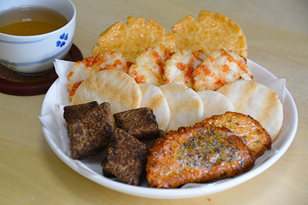 お茶とせんべい